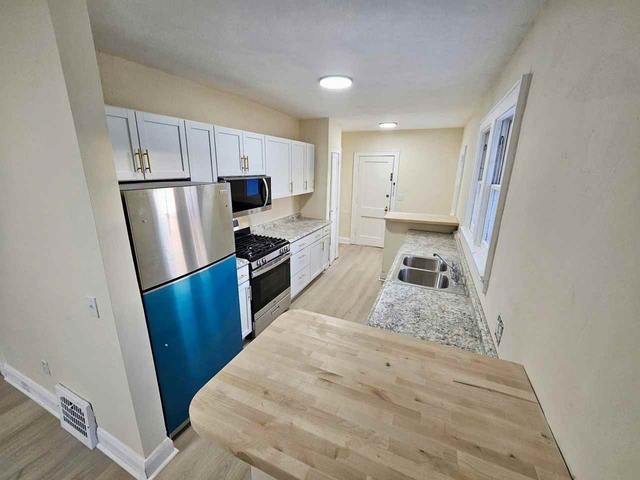 1923 Freeman Street, Unit Upper - Photo 2 of 9