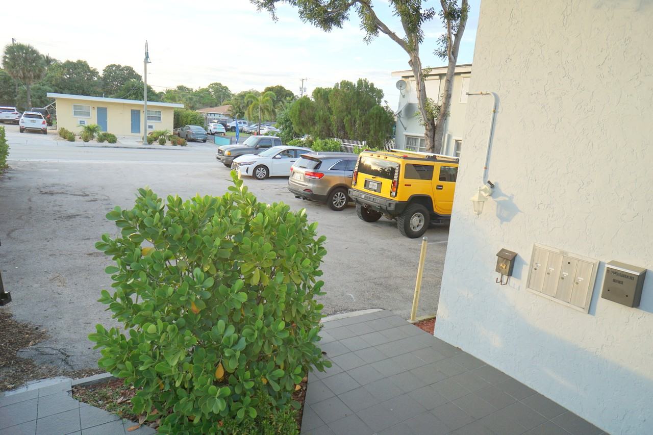 1218 South Federal Highway #2 - Photo 7 of 24