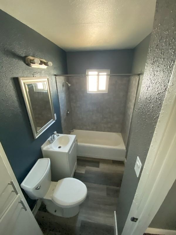 16526 Chestnut St - Photo 3 of 6