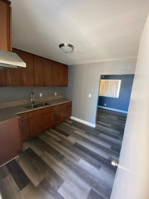 16526 Chestnut St - Photo 4 of 6