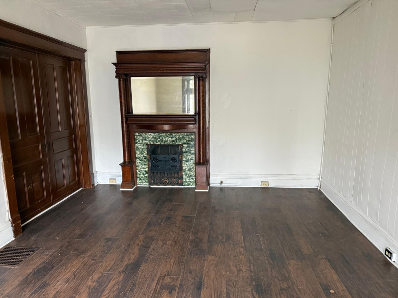 447 E Silver St #C - Photo 2 of 8