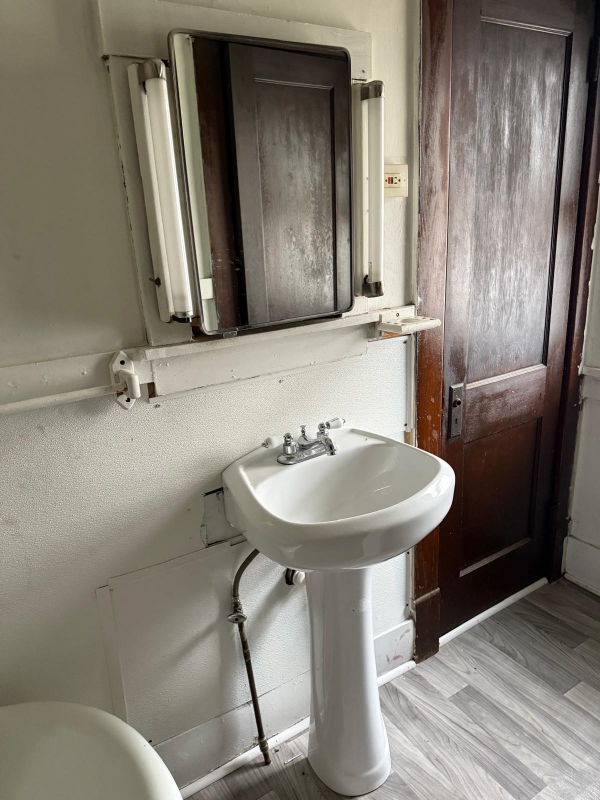 447 E Silver St #C - Photo 4 of 8