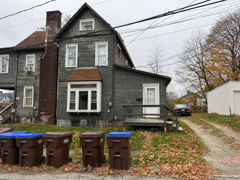 447 E Silver St #C - Photo 6 of 8