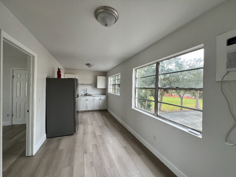 1225 E New Haven Ave #204 - Photo 5 of 13