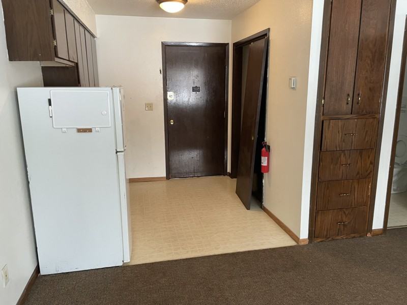 320 Oak Ave N #211 - Photo 2 of 5