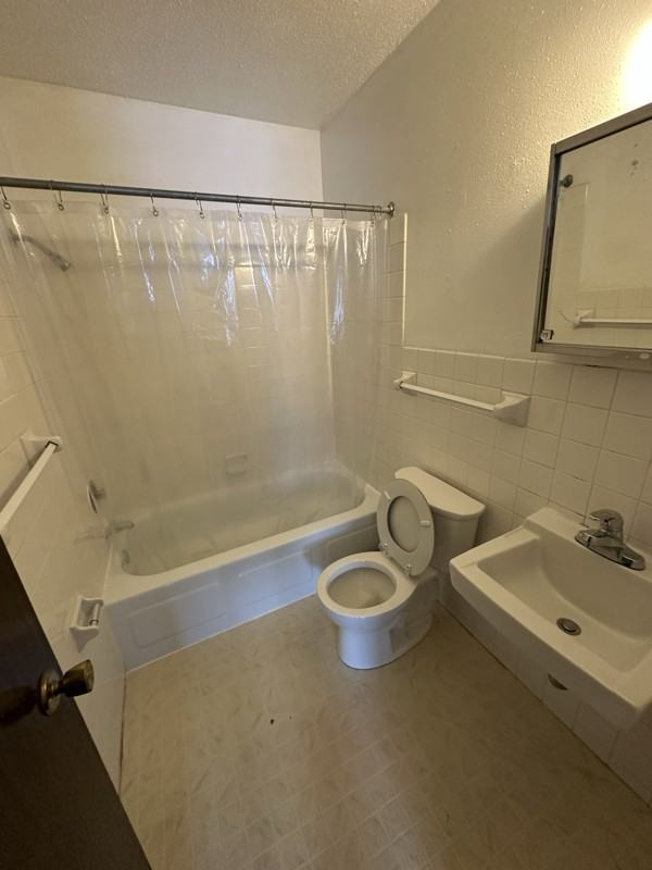 320 Oak Ave N #211 - Photo 5 of 5