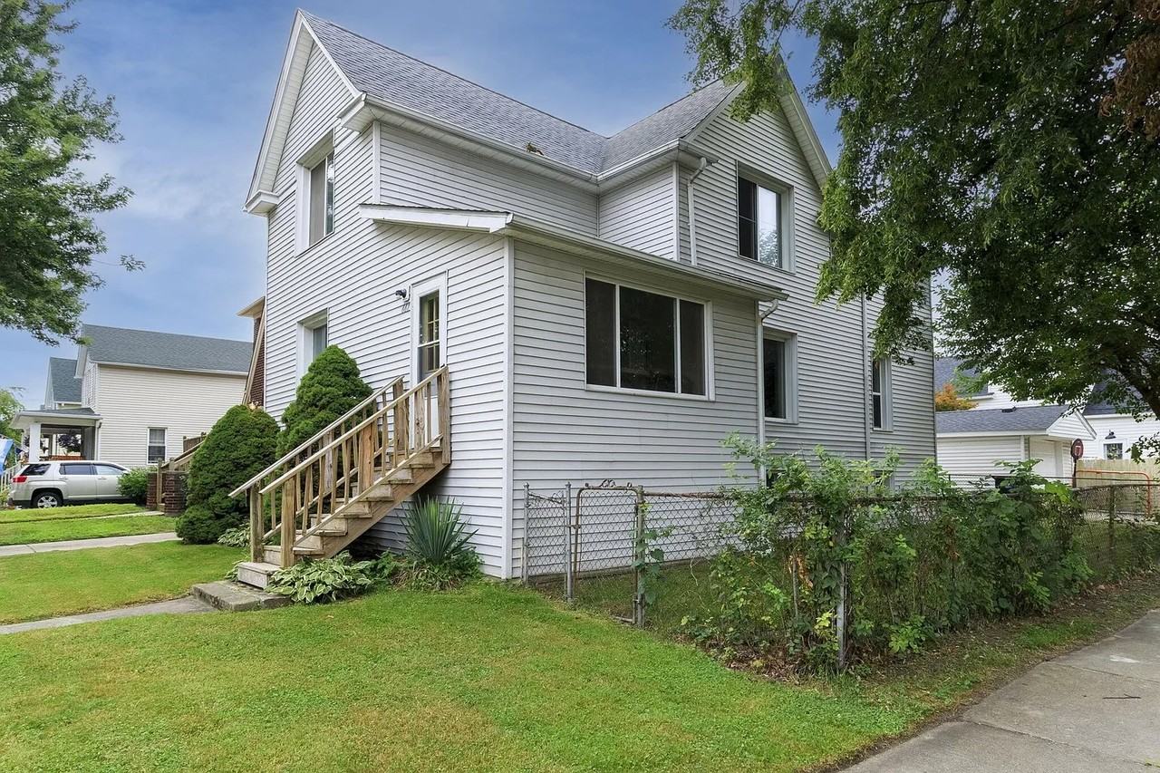 667 Pine St #1 - Photo 3 of 17
