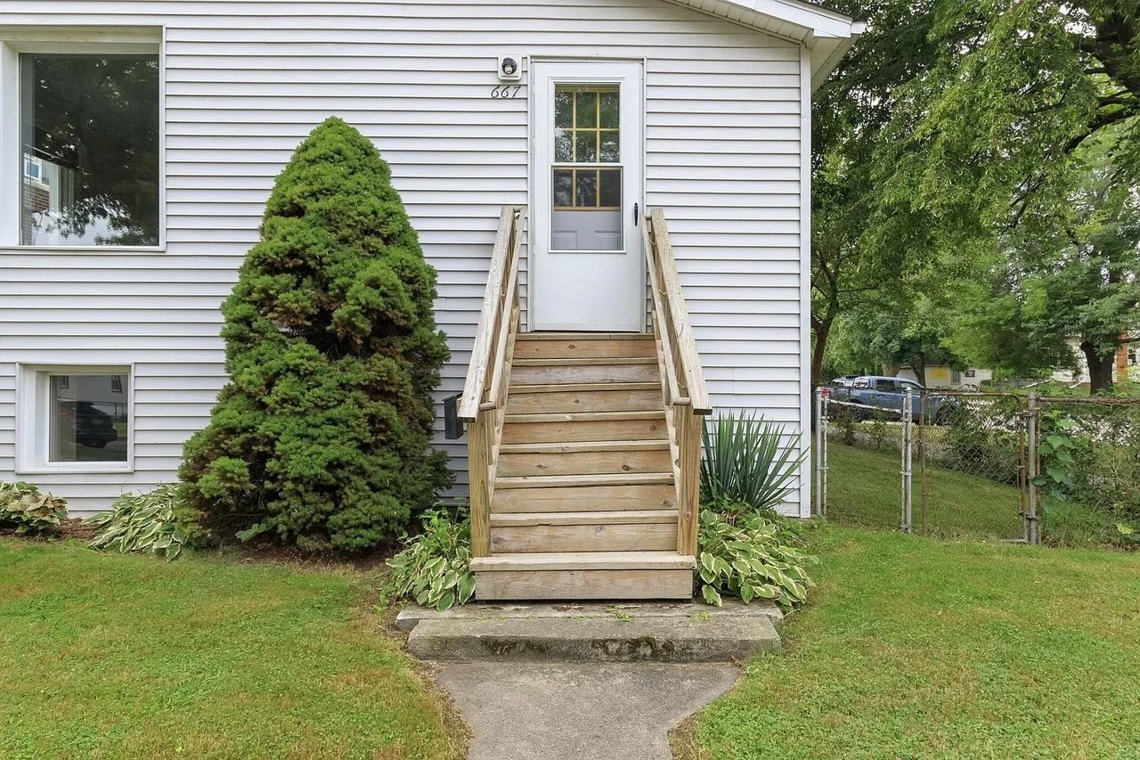 667 Pine St #1 - Photo 4 of 17