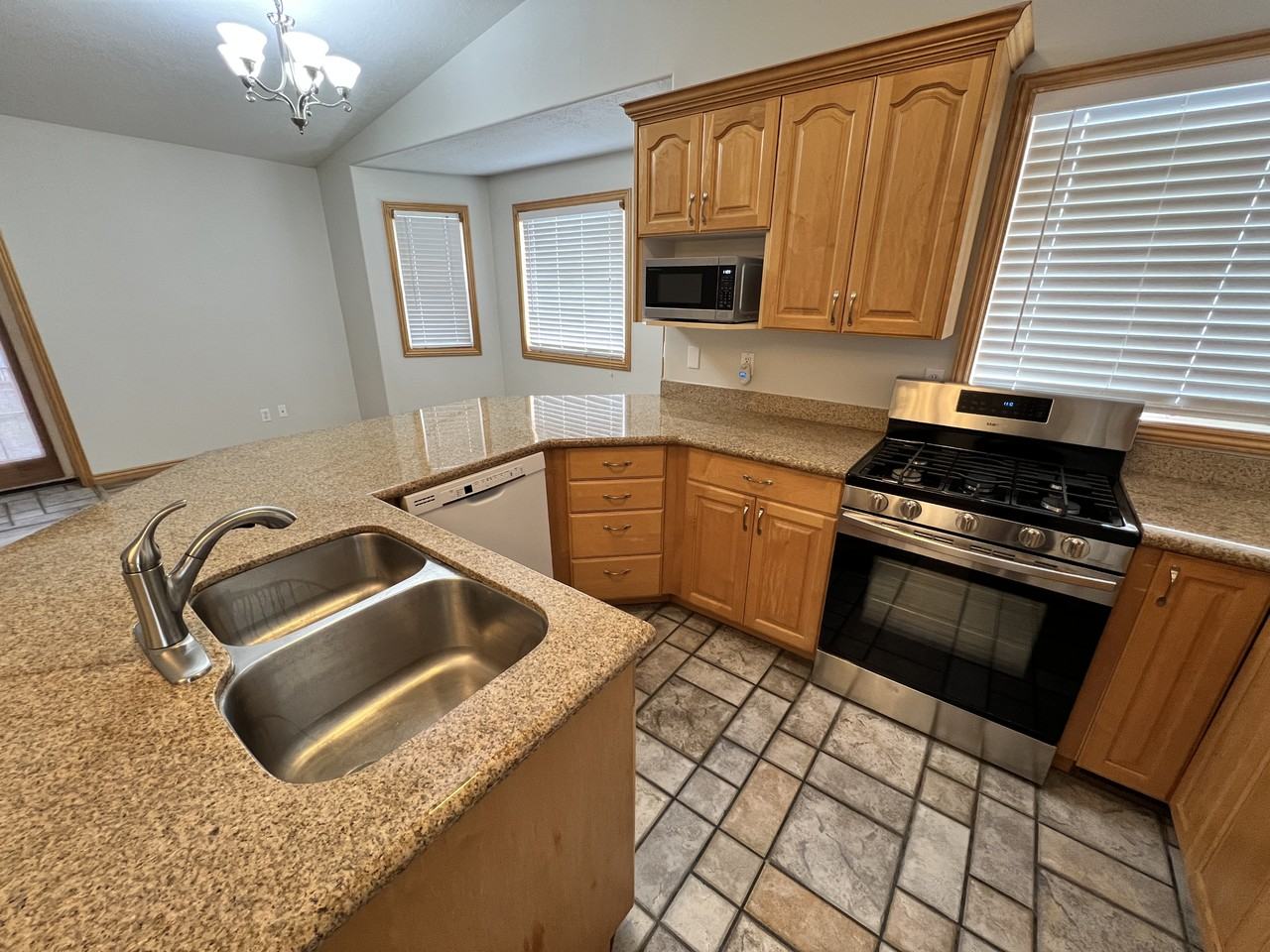 1315 S 175 E #B - Photo 3 of 12