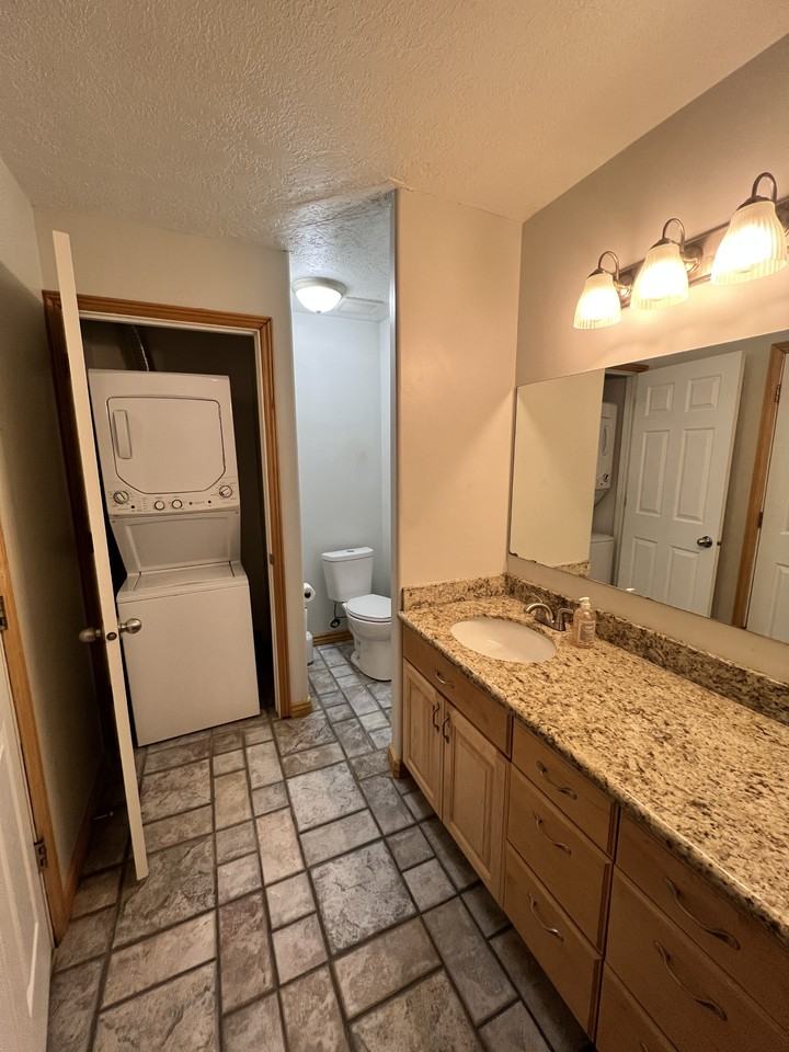 1315 S 175 E #B - Photo 6 of 12