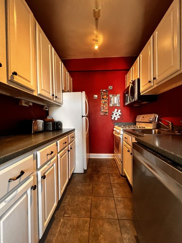 4007 Connecticut Ave Nw #406 - Photo 6 of 11