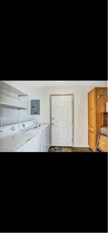 406 E Adams St - Photo 3 of 15