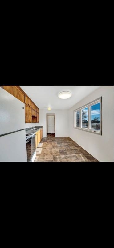 406 E Adams St - Photo 4 of 15