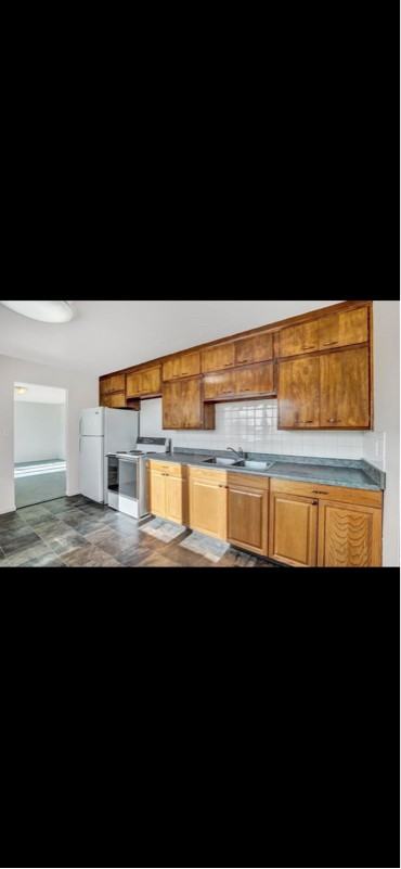 406 E Adams St - Photo 5 of 15