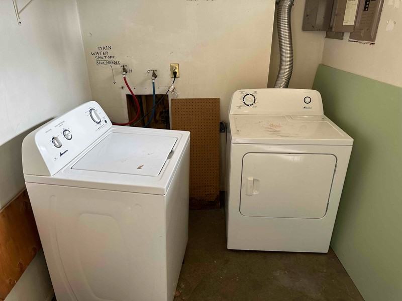 2206 1/2 6th St #2 - Photo 2 of 10