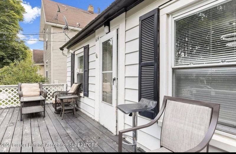 614 Woodbury Ave - Photo 7 of 10