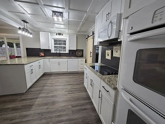 712 2nd Ave - Photo 2 of 16