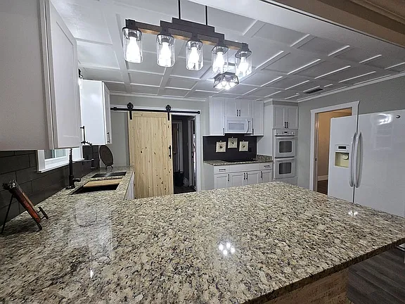 712 2nd Ave - Photo 3 of 16