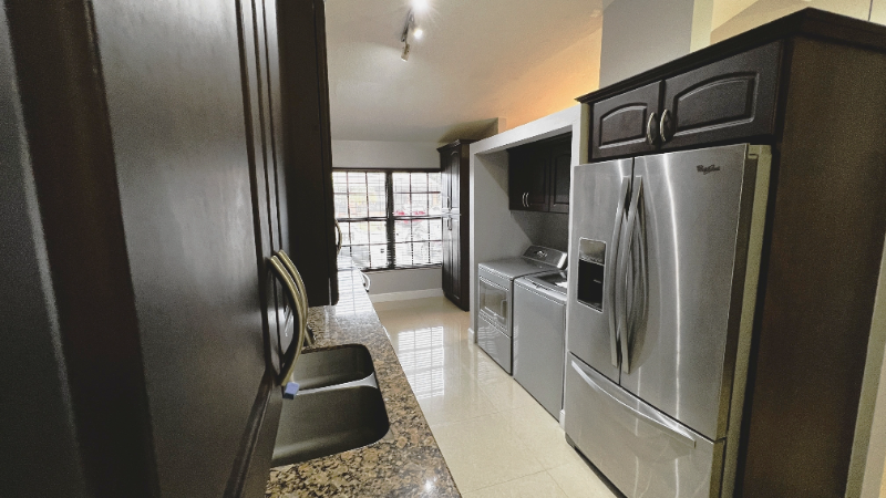 2310 Elm Ct - Photo 3 of 20