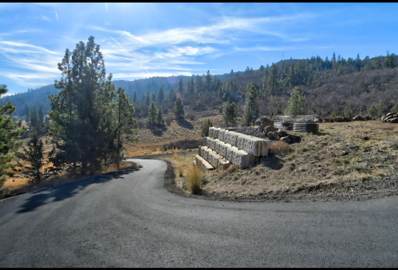 3430 N Ridge Dr - Photo 2 of 8