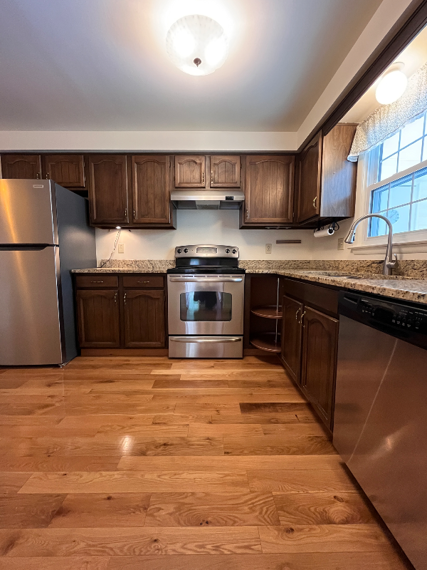 33 Rockhurst Dr - Photo 3 of 11