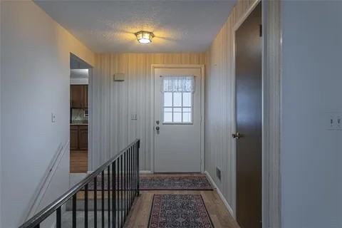 33 Rockhurst Dr - Photo 5 of 11