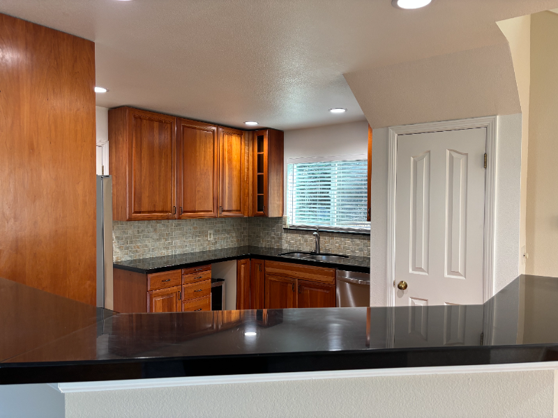 242 N San Pedro Rd - Photo 5 of 20