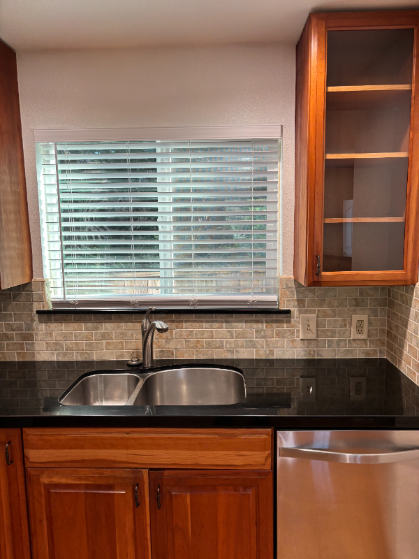 242 N San Pedro Rd - Photo 7 of 20