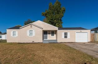 900 N Redbud Dr - Photo 1 of 1