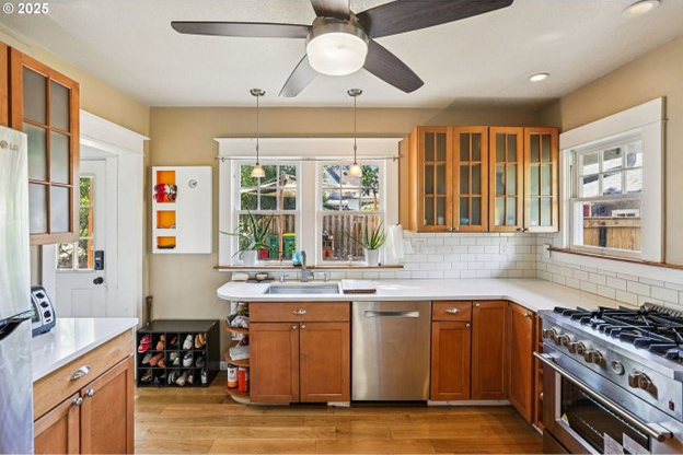 5325 Sw Watson Ave - Photo 4 of 19