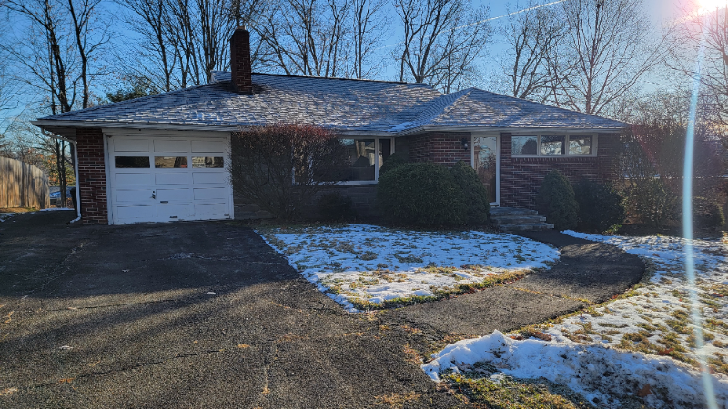 404 Crestwood Ct - Photo 2 of 12