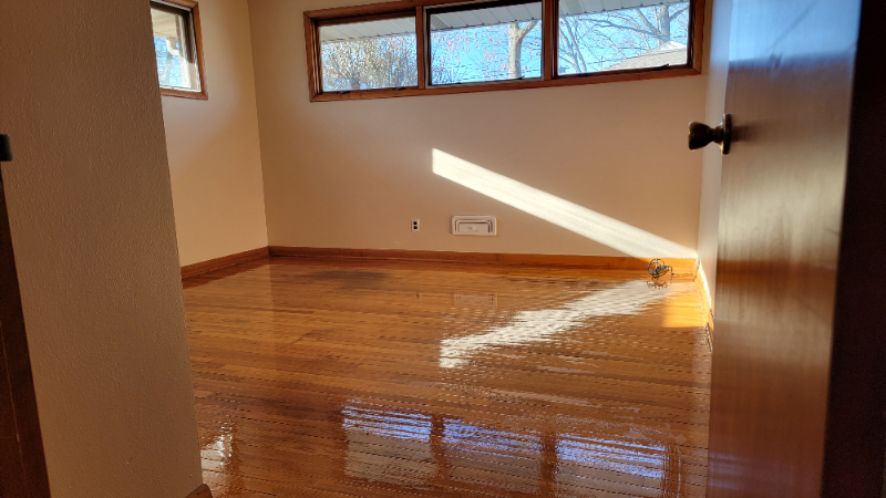 404 Crestwood Ct - Photo 7 of 12