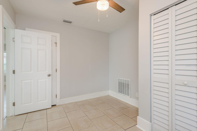 3037 38th Ave N - Photo 3 of 20