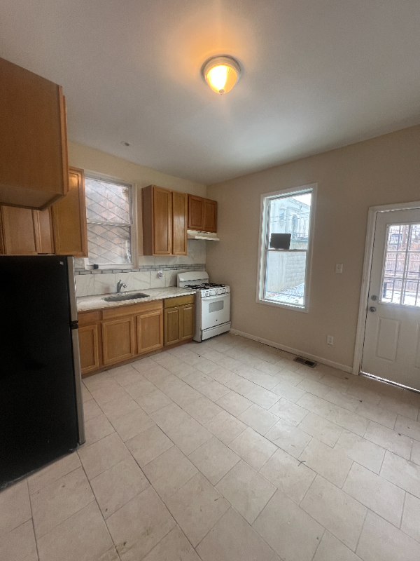 260 N 7th St - Photo 6 of 9