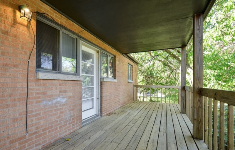 1141 Waukegan Rd - Photo 3 of 9