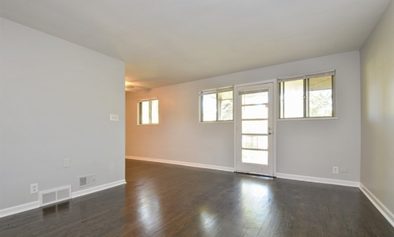 1141 Waukegan Rd - Photo 7 of 9