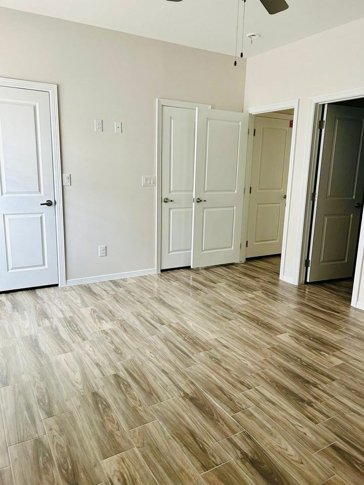 Crown Point St #4 - Photo 3 of 8