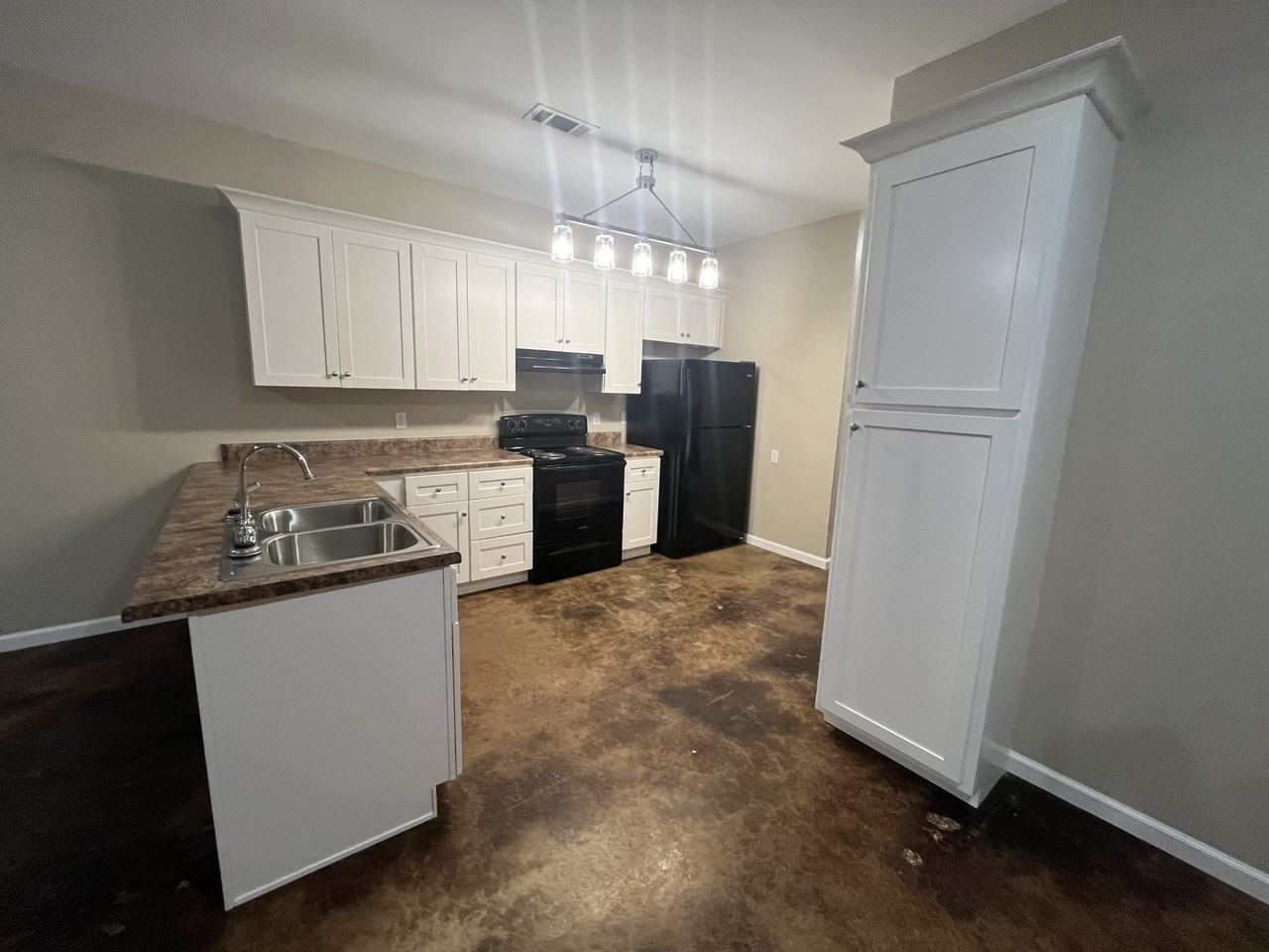 1034 S Veterans Memorial Blvd #1034B - Photo 5 of 19