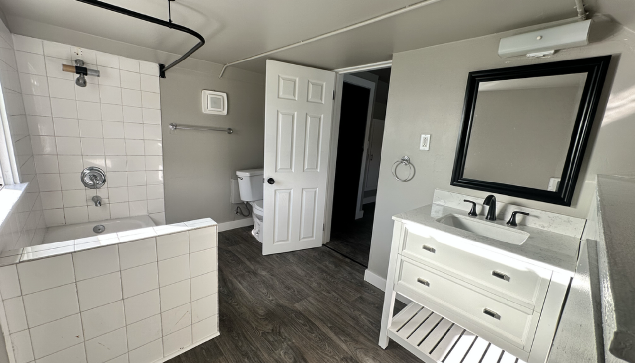 909 E 2nd St #1-2 - Photo 7 of 9