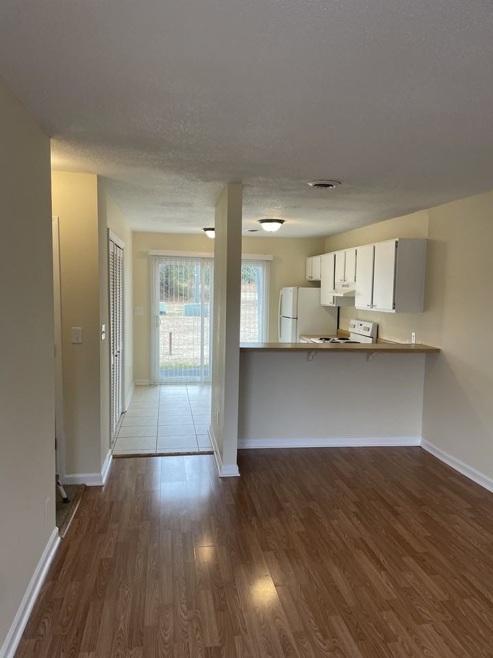 610 Canterbury Dr #610 - Photo 2 of 9