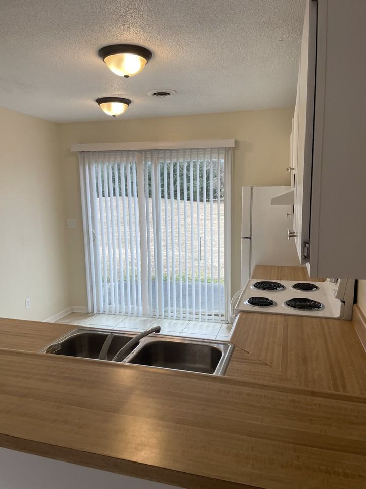 610 Canterbury Dr #610 - Photo 3 of 9