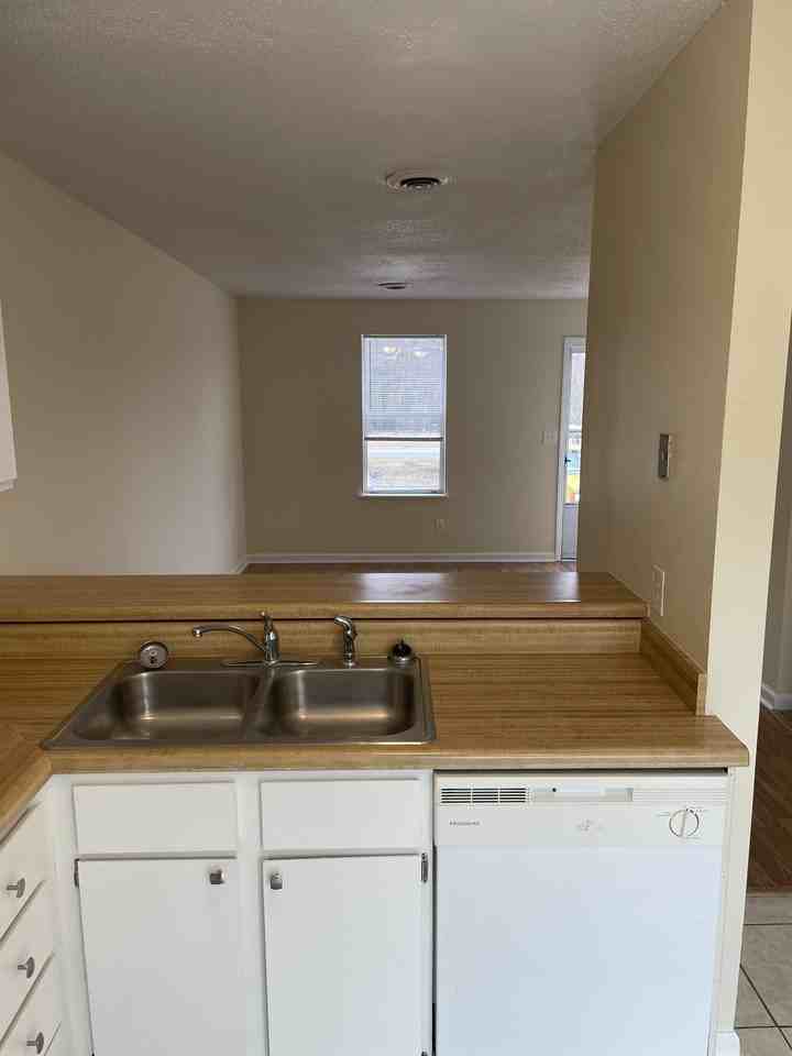 610 Canterbury Dr #610 - Photo 4 of 9