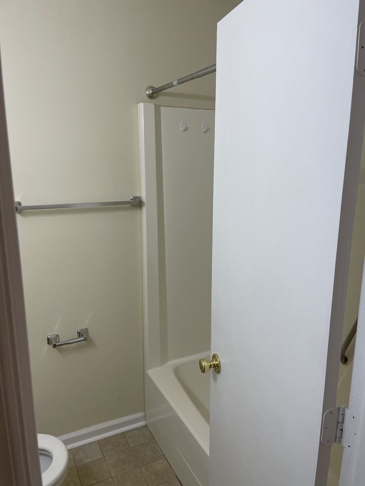 610 Canterbury Dr #610 - Photo 6 of 9