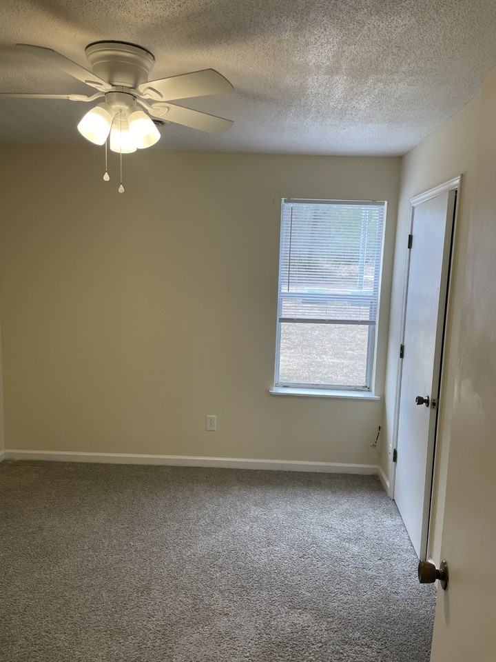 610 Canterbury Dr #610 - Photo 7 of 9