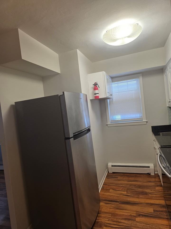 6046 West Pershing Road - Photo 2 of 9