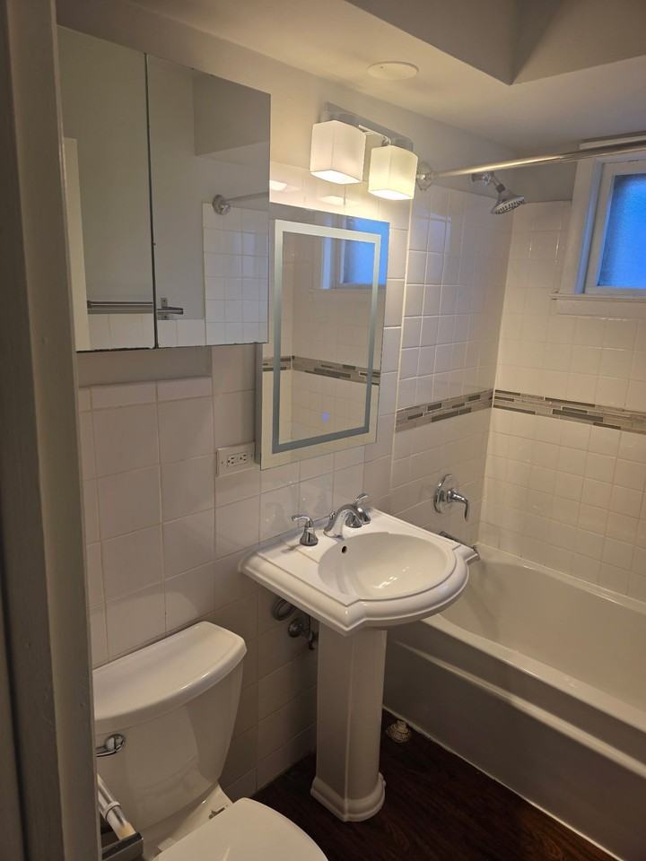 6046 West Pershing Road - Photo 4 of 9