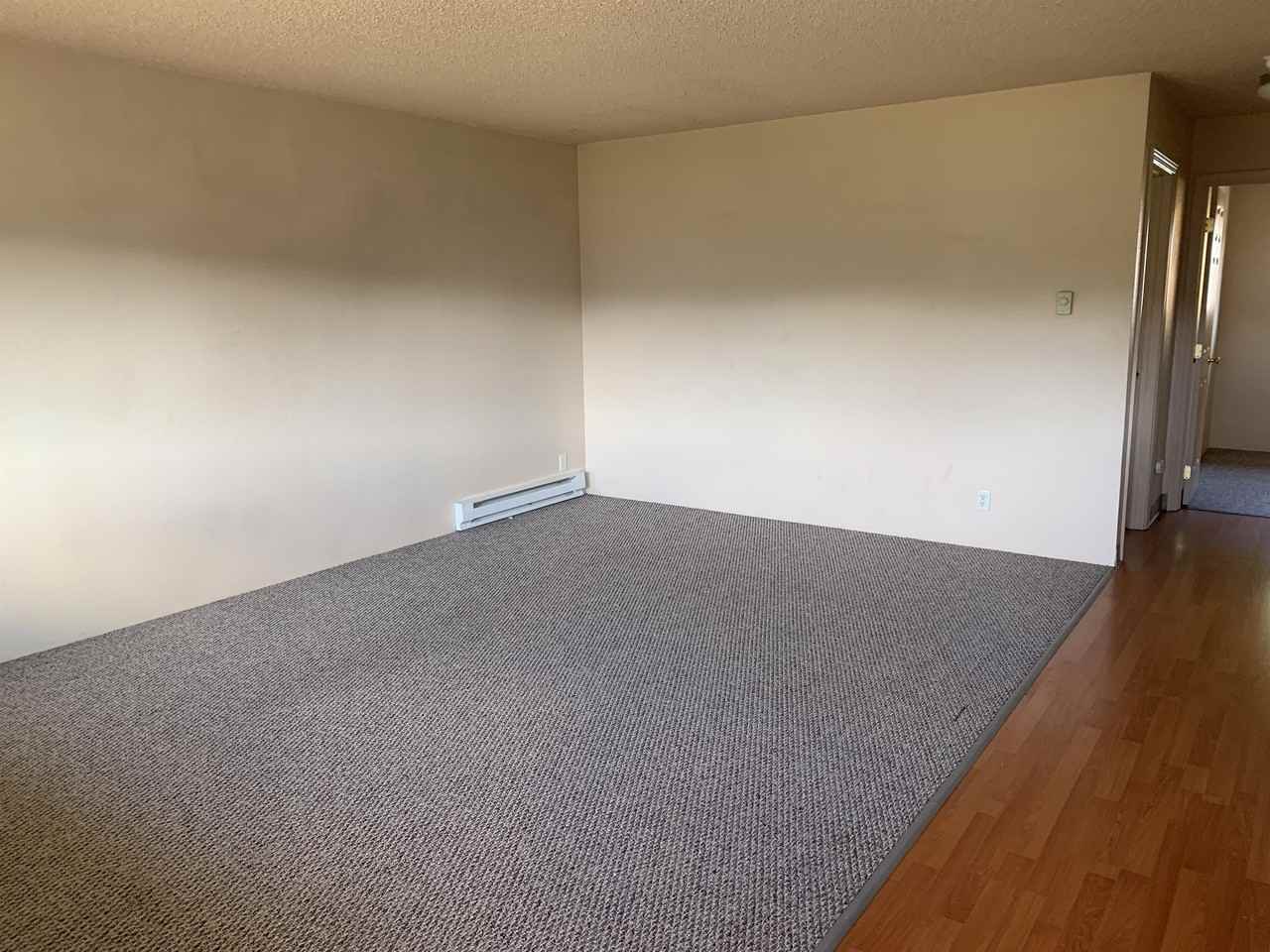 725 Northwest Pine Street - Photo 4 of 18