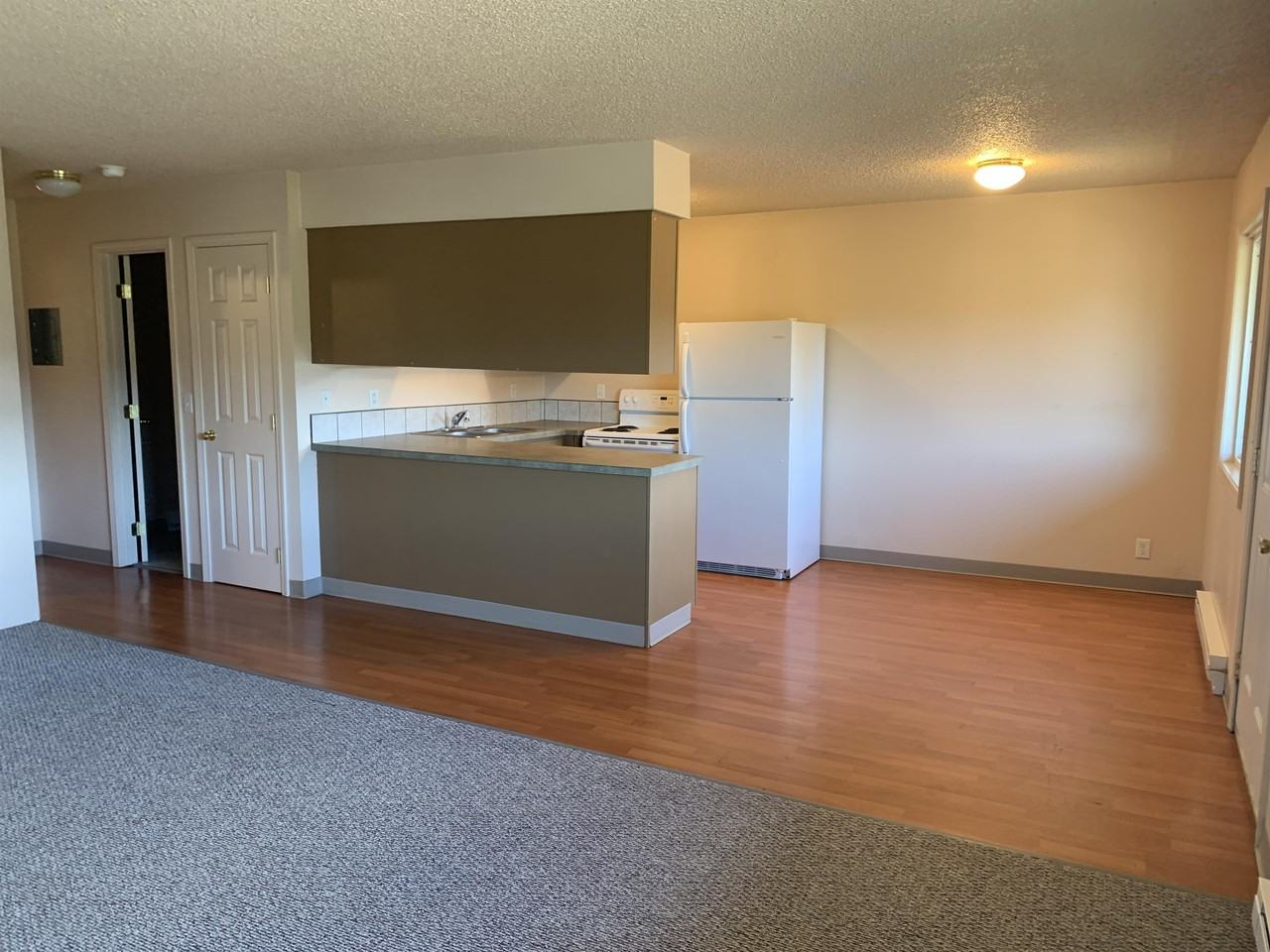 725 Northwest Pine Street - Photo 5 of 18