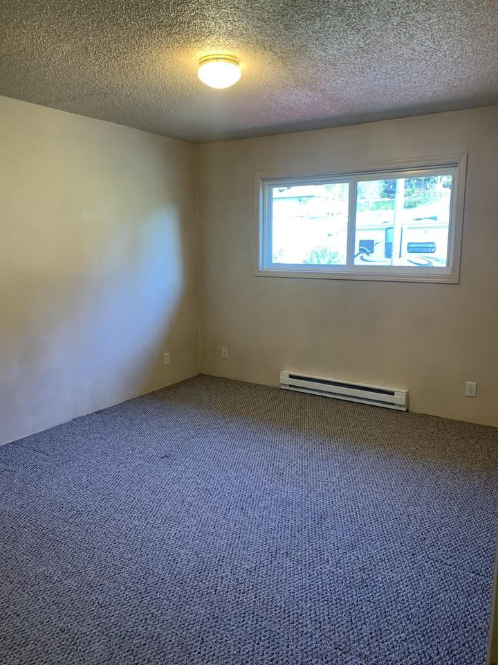 725 Northwest Pine Street - Photo 6 of 18