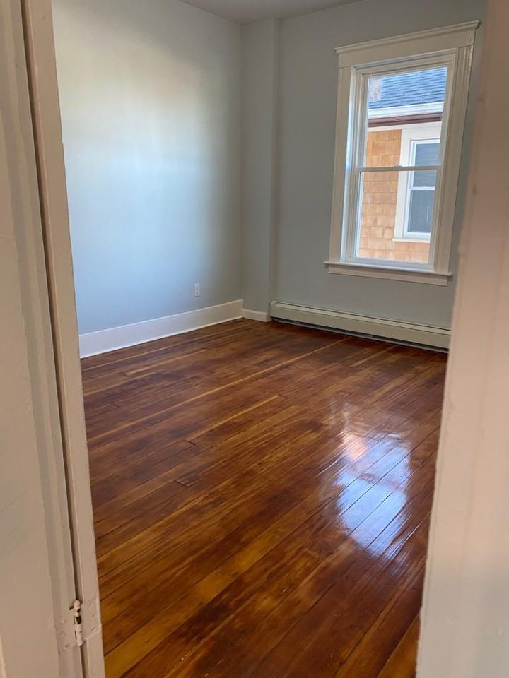 340 Robinson Street - Photo 3 of 10